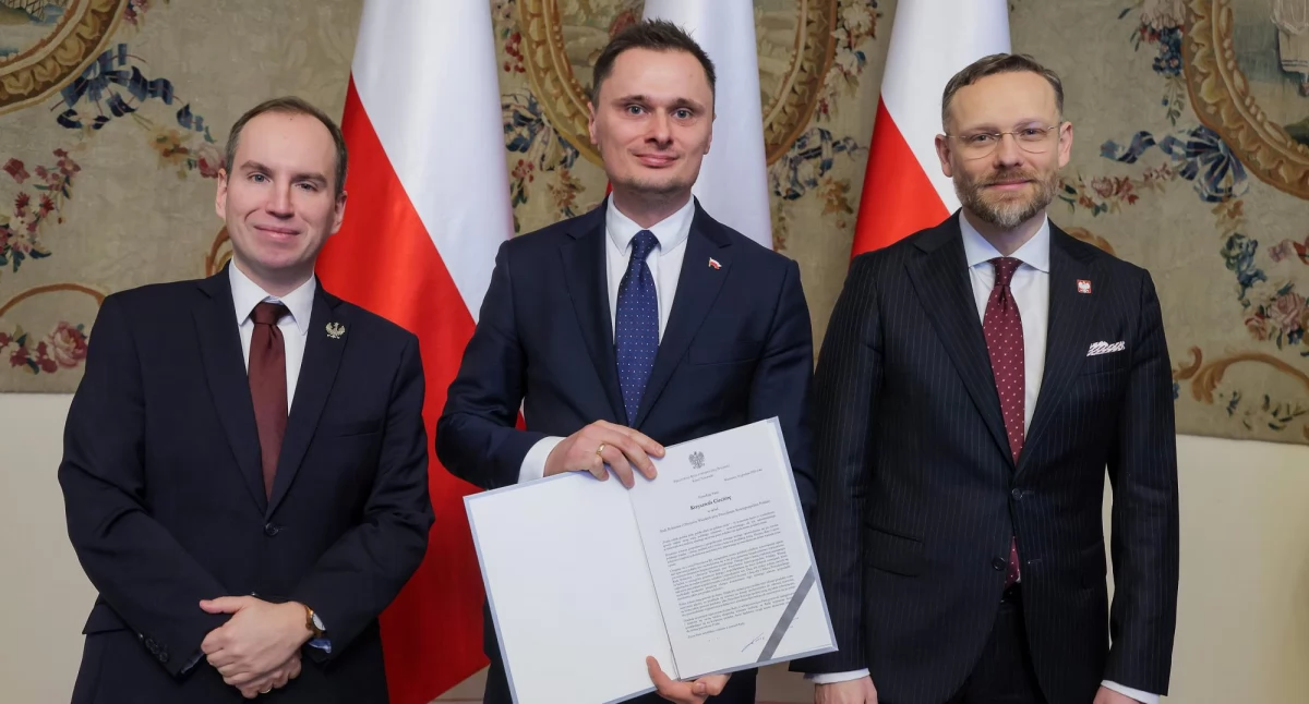 Na zdjęciu: Radomszczański poseł (w środku) powołany do rady, fot. Facebook/Krzysztof Ciecióra/ autor Marek Borawski/KPRP