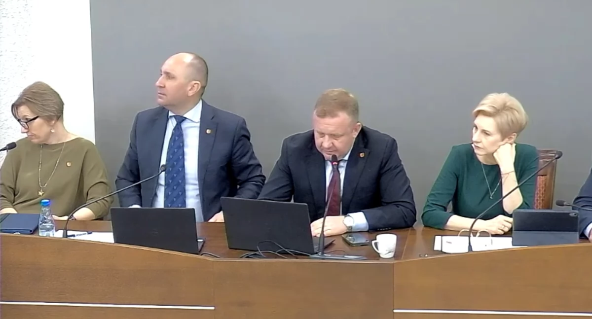 Na zdjęciu: Zarząd powiatu podczas sesji