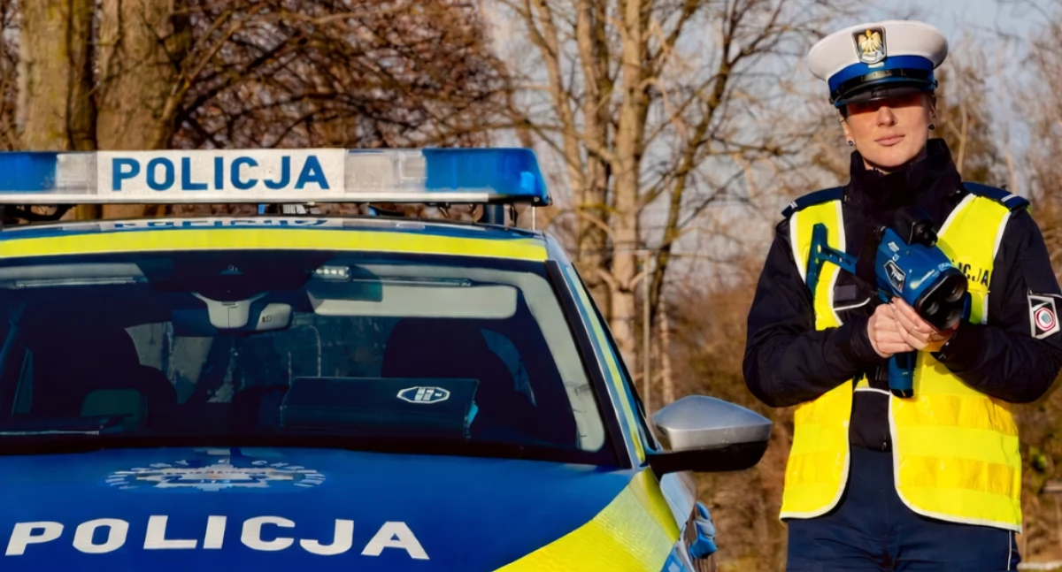 Na zdjęciu: Policjantka Wydziału Ruchu Drogowego, fot. KPP Radomsko