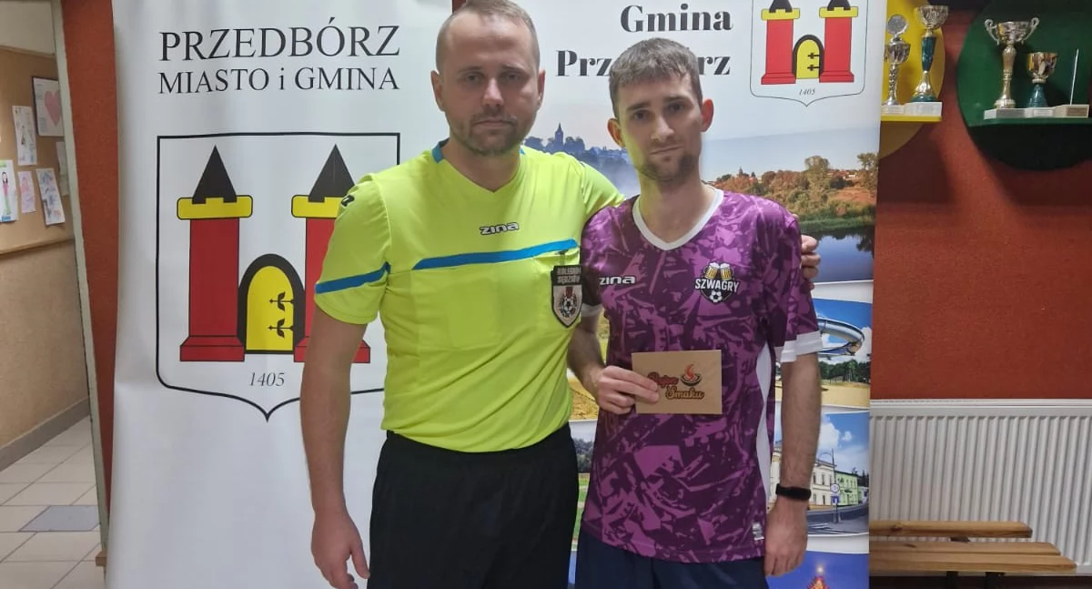 Na zdjęciu: Sędzia Dawid Łuczyński i Sebastian Cuprian