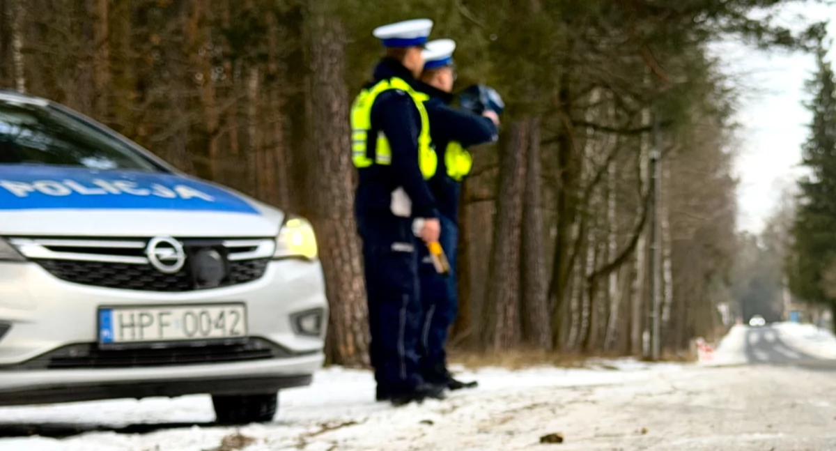 Na zdjęciu: Policjanci kontrolują prędkość, fot. KPP Radomsko
