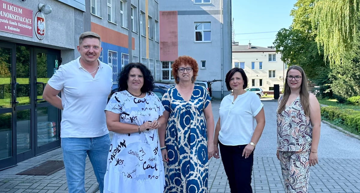 Na zdjęciu: Los społecznika nie jest łatwy