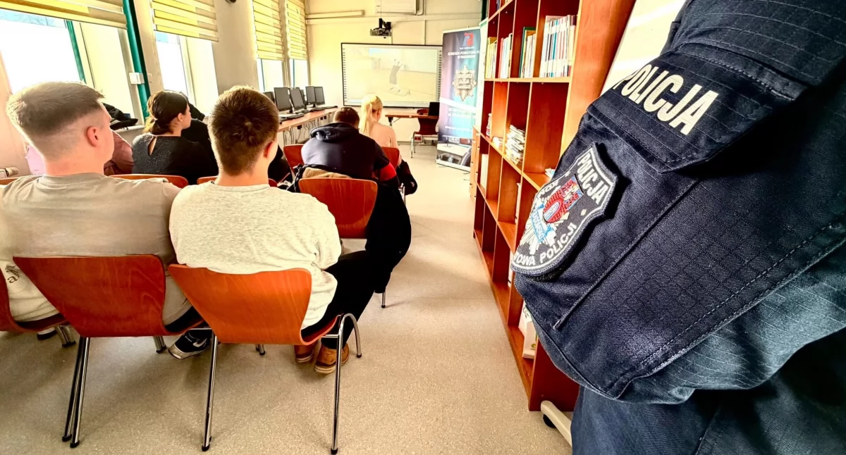 Na zdjęciu: Spotkania rekrutacyjne odbywają się w PUP-ie, fot. KPP Radomsko