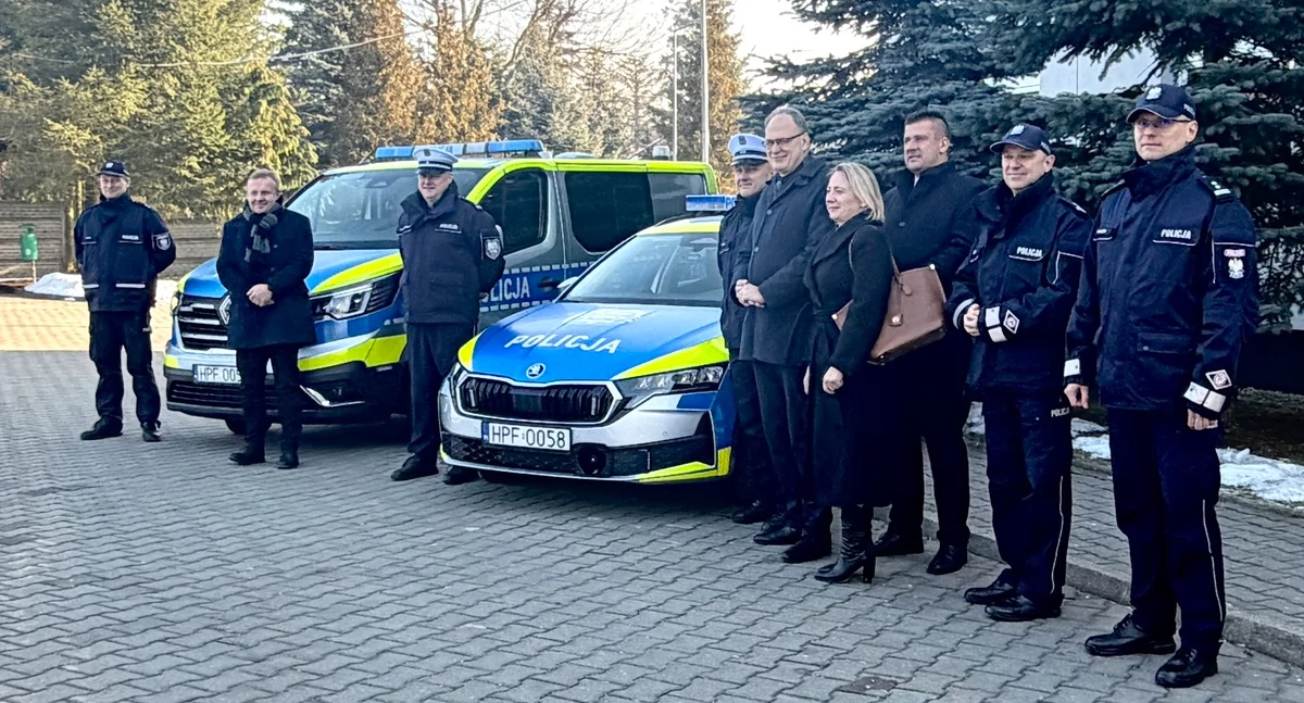 Na zdjęciu: Policjanci dostali dwa nowe radiowozy, fot. KPP Radomsko