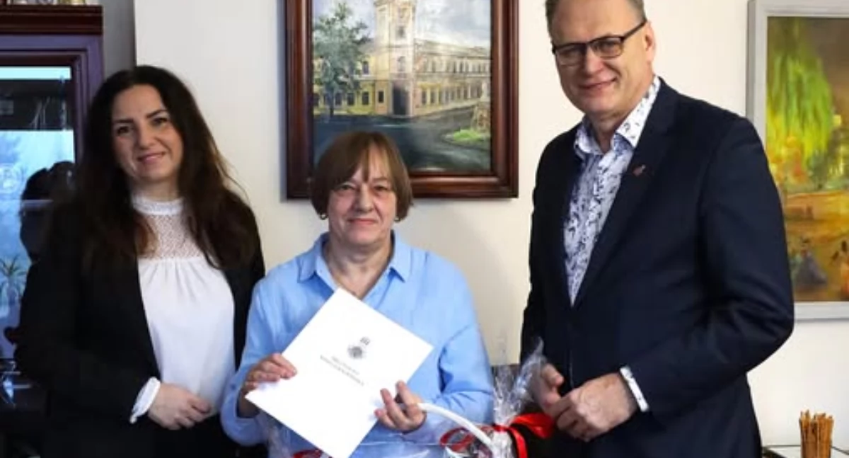 Na zdjęciu: Pani Małgosia odchodzi na emeryturę, fot. Facebook/Radomsko Miasto Otwarte