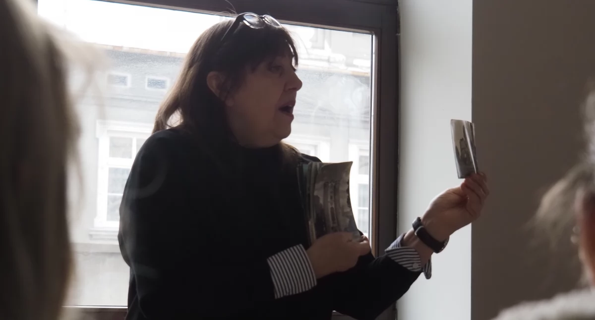 Na zdjęciu: Widokówki odeszły do lamusa, ale w galerii muzeum trwają zajęcia, które je wskrzeszają. Na chwilę, ale jednak