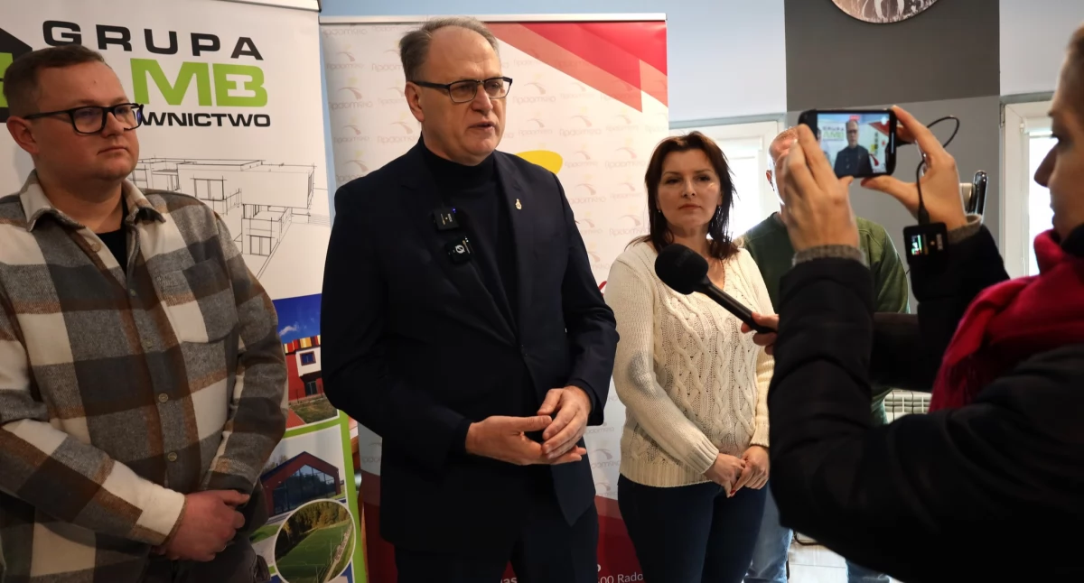 Na zdjęciu: Wykonawca starą zburzył, zabiera się za budowę nowej, fot. Facebook/Radomsko Miasto Otwarte
