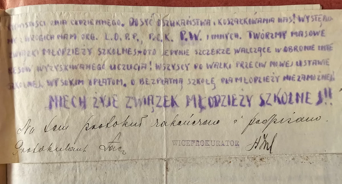 Na zdjęciu: Nie ustalono, kto włożył ulotki do kieszeni płaszczy uczniów