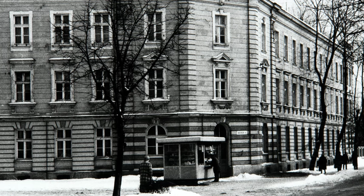 Na zdjęciu: Kamienica przy ul. Kościuszki. Lata 90.