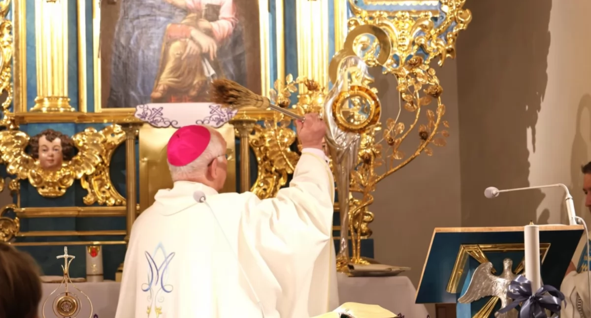 Na zdjęciu abp. Wacław Depo w kościele w Strzałkowie, grudzień 2025