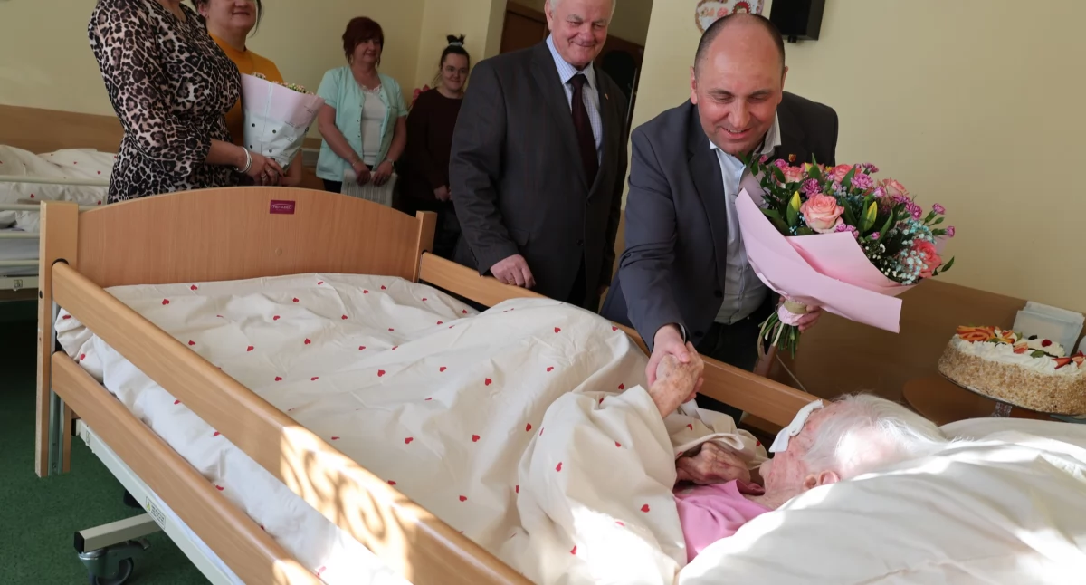 Na zdjęciu: Pani Zofia skończyła 101 lat, fot. Facebook/Powiat Radomszczański