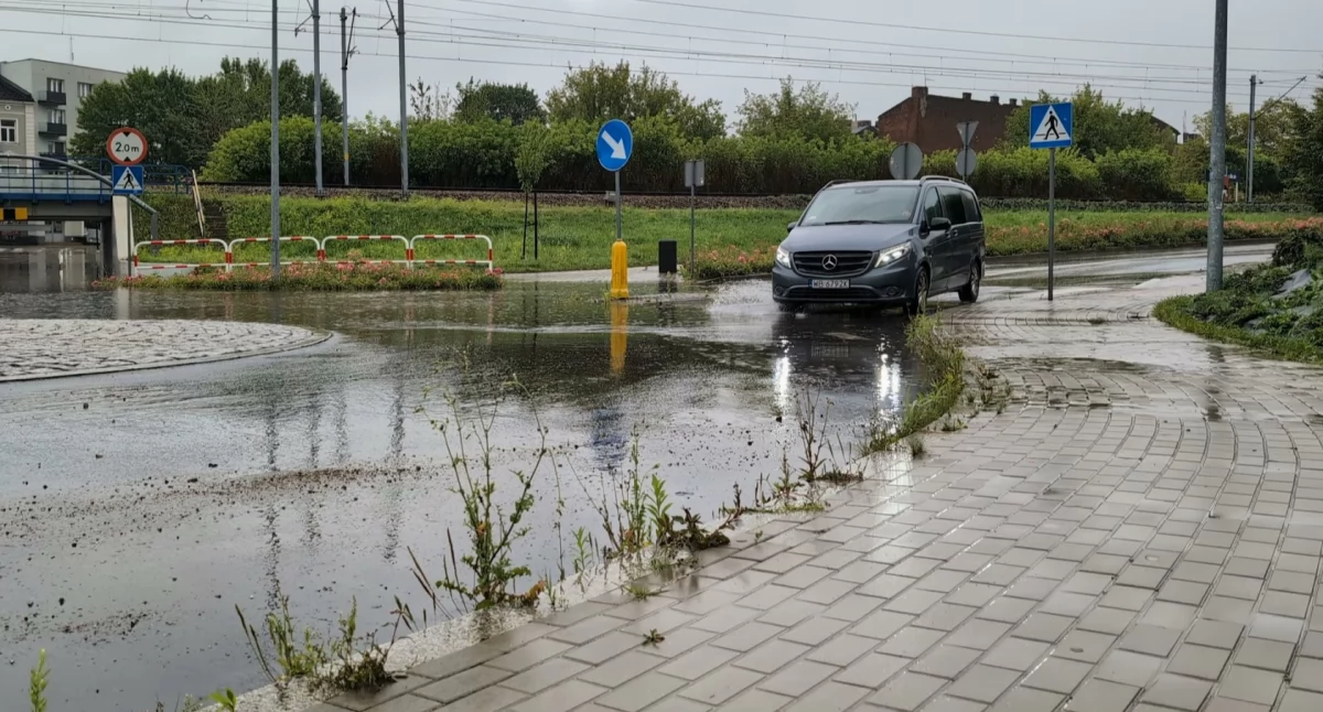 Na zdjęciu: Powszechna betonoza ma swoje skutki, na przykład podtopienia