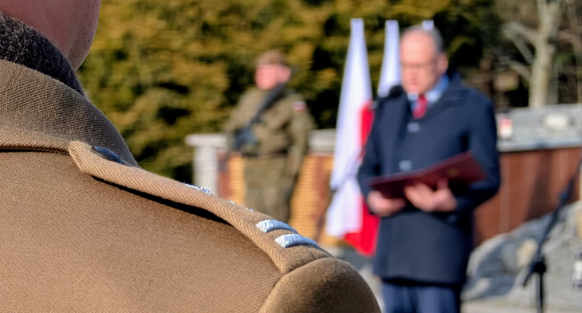 Na zdjęciu: Uroczystości pod pomnikiem KWP