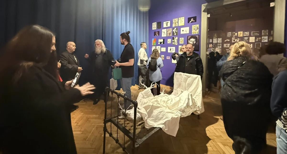 Na zdjęciu: Na wystawie można oglądać prace dwójki radomszczańskich artystów, fot. Facebook/MDK Radomsko