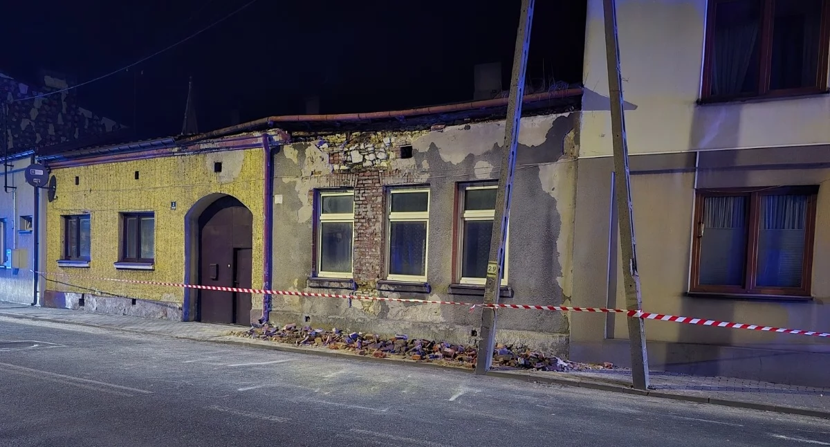 Na zdjęciu: Pustostan przy Słowackiego, fot. Facebook/OSP Kamieńsk