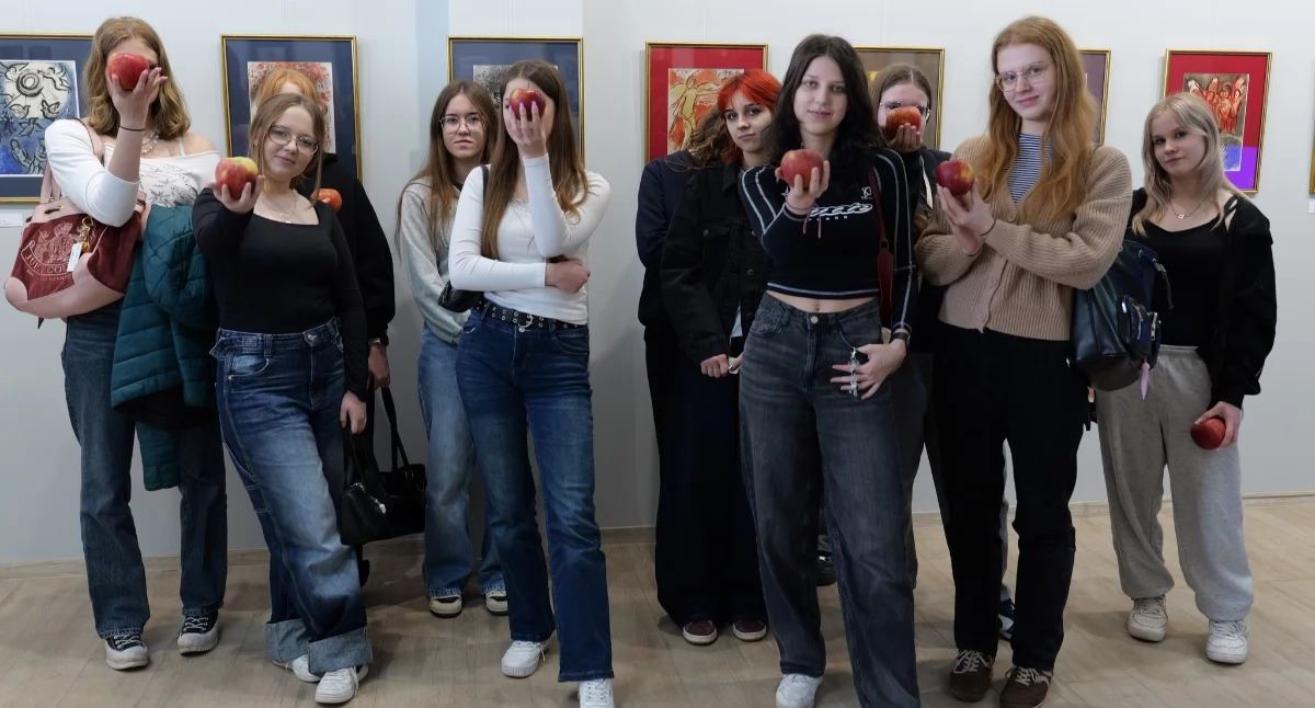 Na zdjęciu: Prace Marca Chagalla obejrzeli licealiści, fot. Facebook/MDK Radomsko