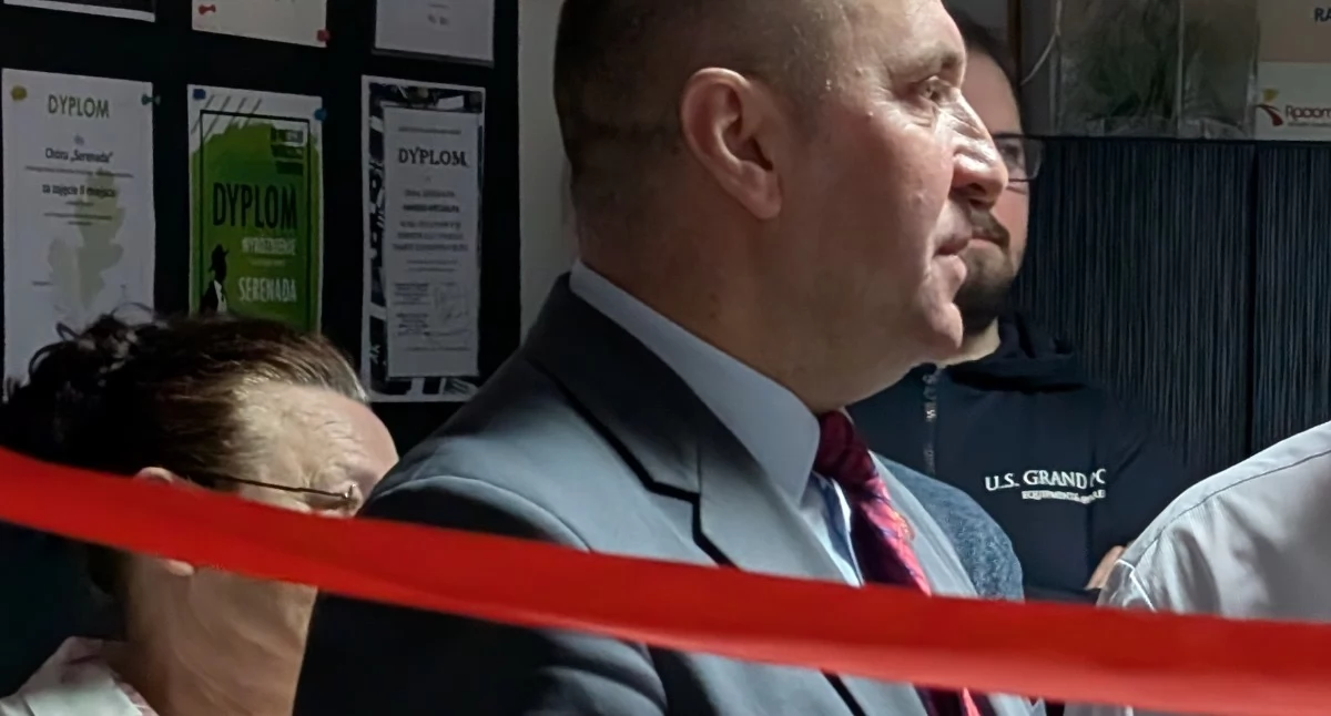 Na zdjęciu: Jacek Gębicz podczas otwarcia kawiarenki radomszczańskiego  Związku Emerytów, Rencistów i Inwalidów. Jak zawsze uśmiechnięty