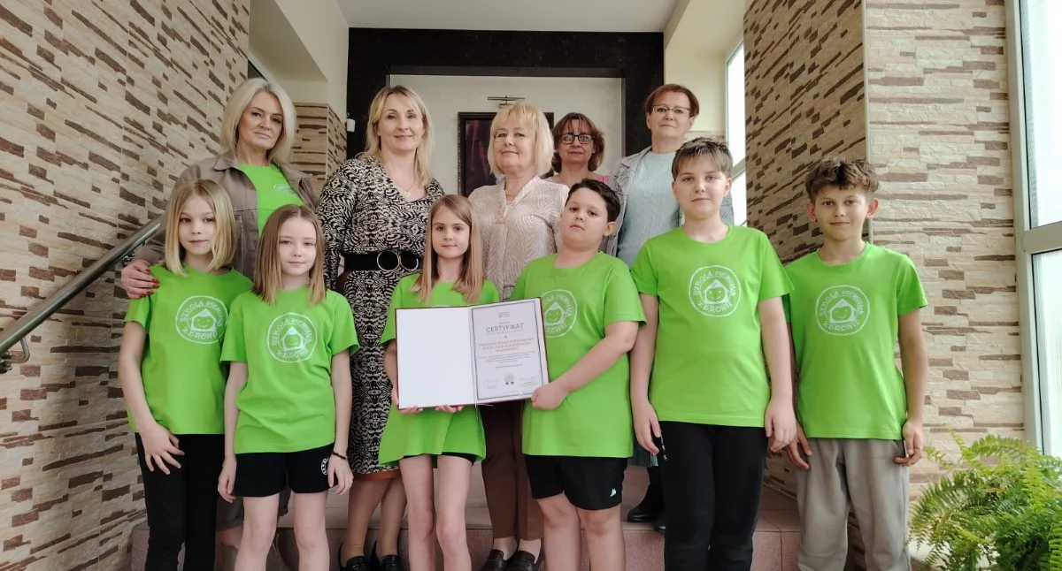 Edukacja, Radomszczańska Dwójka Certyfikatów Szkół Promujących Zdrowie kolejny - zdjęcie, fotografia
