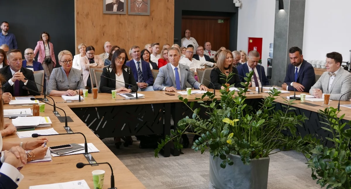 Na zdjęciu: radni miejscy na pierwszej sesji w kadencji 2024-2029