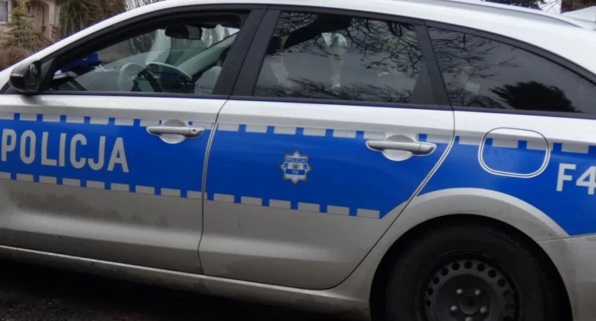 Na zdjęciu radiowóz