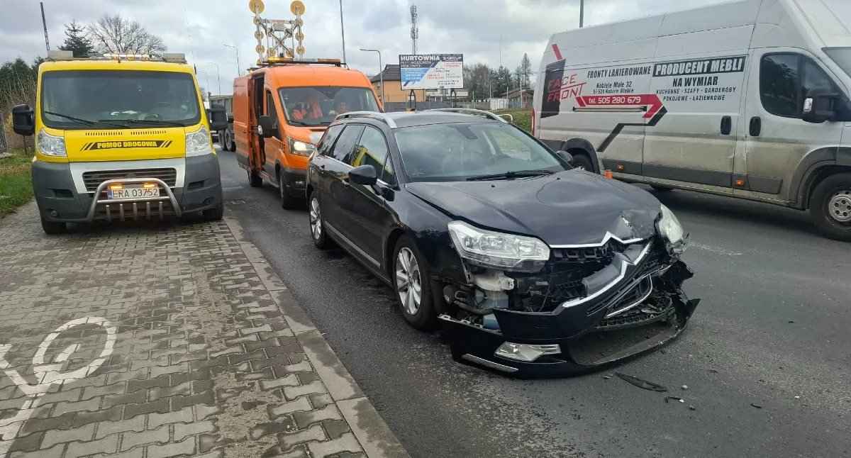 Na zdjęciu: zderzenie dwóch pojazdów
