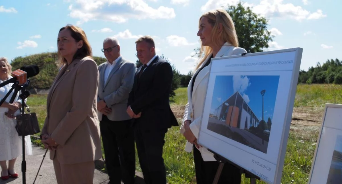 Na zdjęciu marszałek Joanna Skrzydlewska ogłasza, że powiat dostanie 21 mln dofinansowania na budowę CRI, lipiec 2025