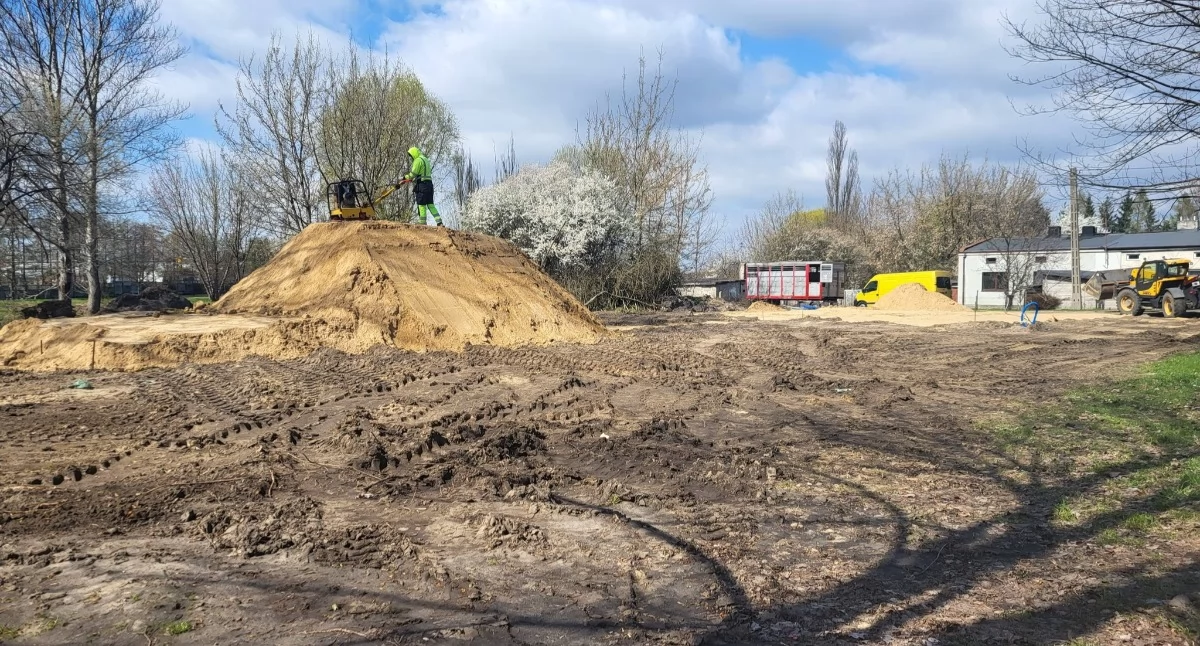 Na zdjęciu: Trwa budowa Dirt Parku, fot. Facebook/Radomsko Miasto Otwarte