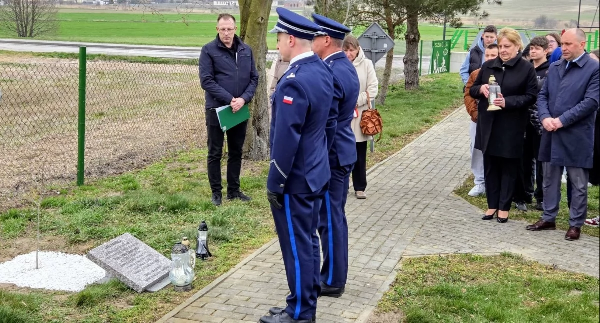 Na zdjęciu: Dąb Pamięci, fot. Facebook/KPP Radomsko