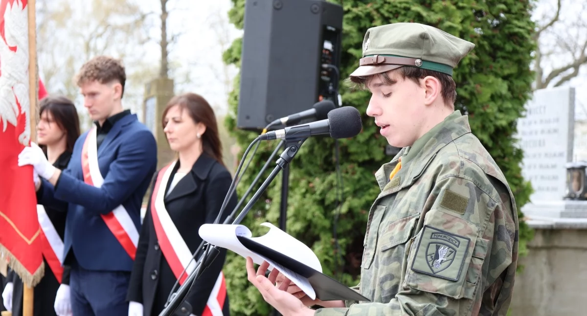 Na zdjęciu: Odczytano aple poległych, fot. Facebook/Powiat Radomszczański