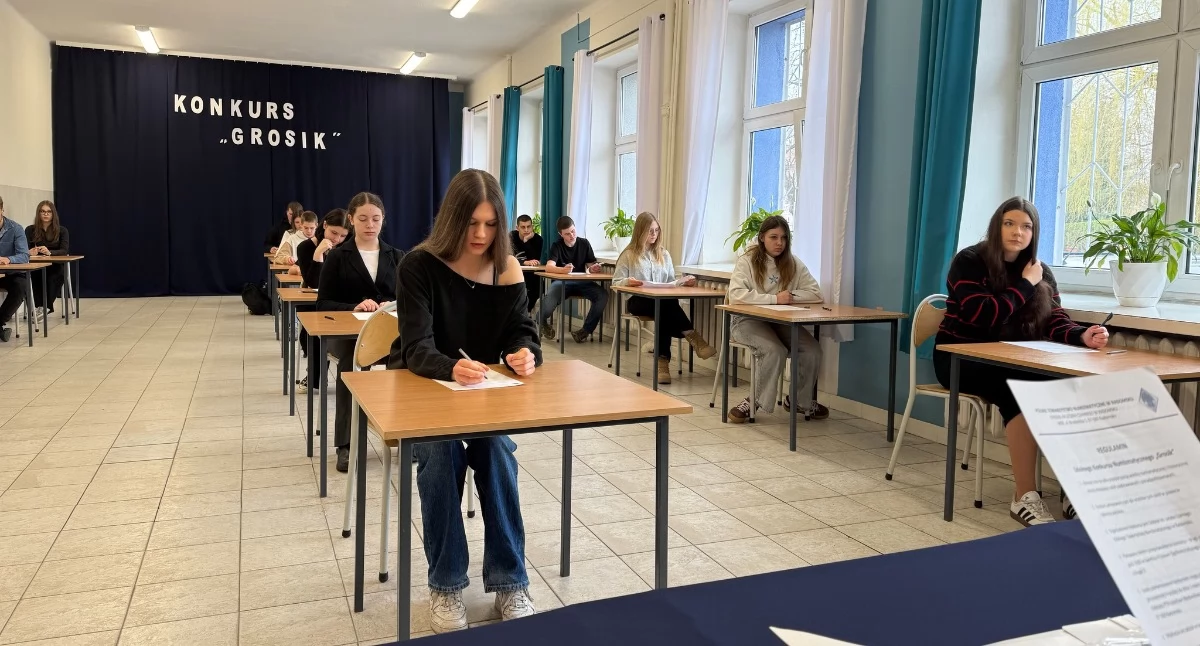 Na zdjęciu: W marcu w II LO odbyła się  13 edycja konkursu Grosik  orgnizowanego przez radomszczańskie TN