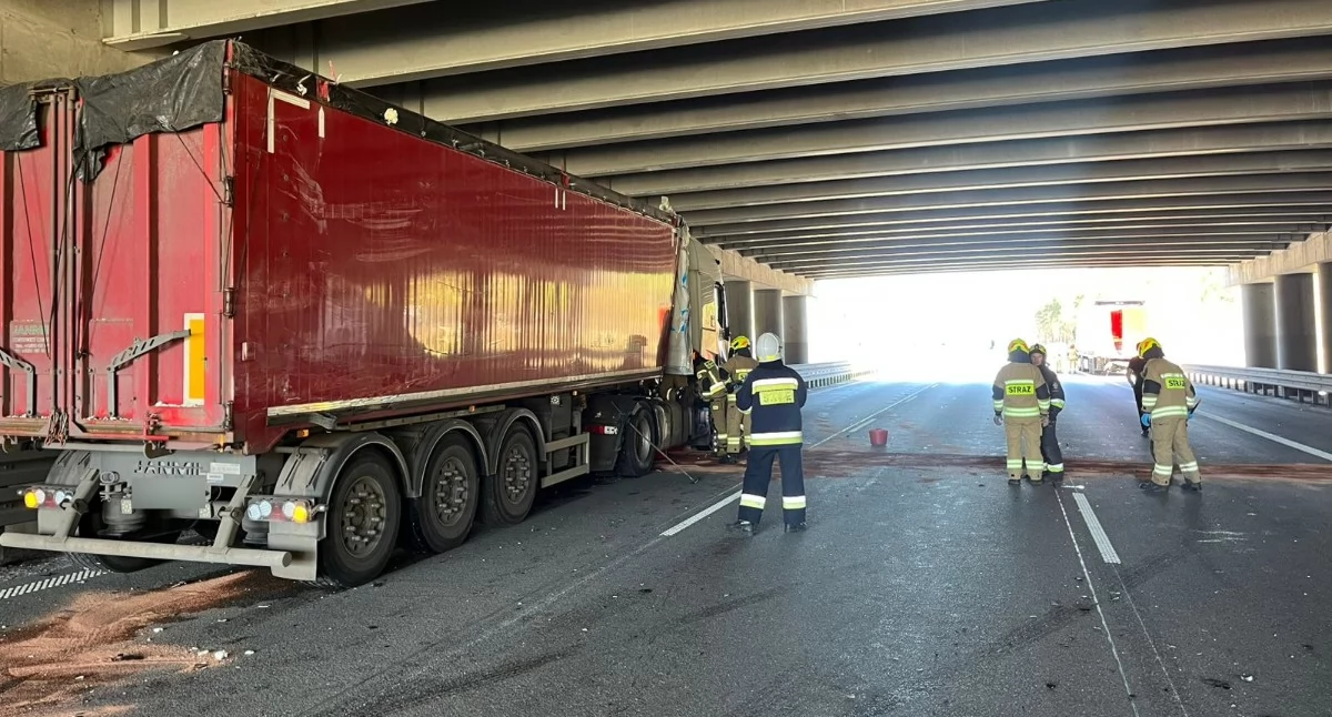 Na zdjęciu; Zderzyły się trzy ciężarówki, fot. KP PSP Radomsko