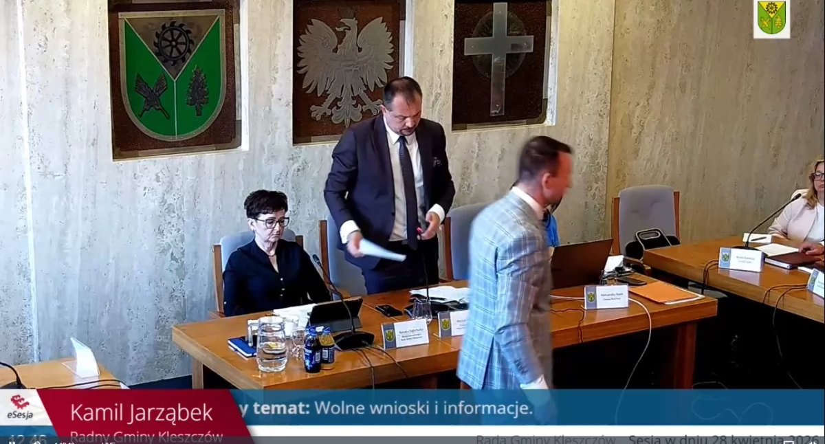 Na zdjęciu: Radny Kamil Jarząbek twierdzi, że padł ofiarą pobicia  