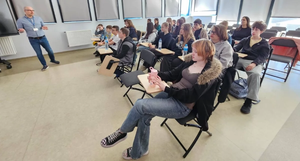 Na zdjęciu: Szpital na co dzień szkoli studentów, fot. Facebook/ Uniwersytecki Szpital Kliniczny w Radomsku