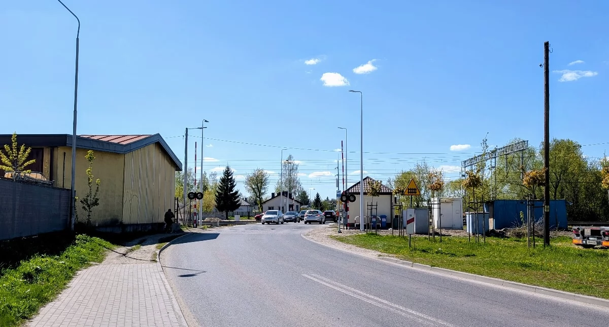 Na zdjęciu: Teraz kolej na przejazd kolejowy w ulicy Kraszewskiego