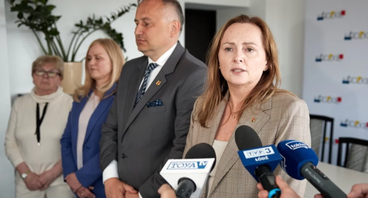 Na zdjęciu: Joanna Skrzydlewska podczas konferencji prasowej, fot. Facebook/Urząd Marszałkowski w Łodzi