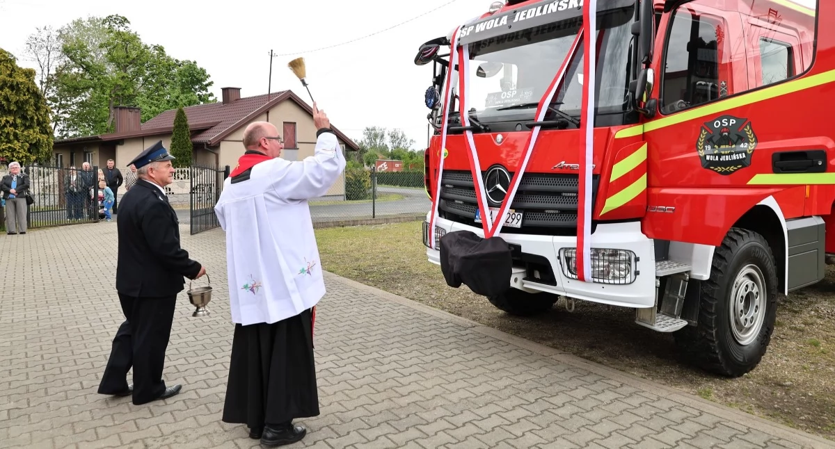 Na zdjęciu: Wóz został poświęcony, fot. Facebook/Powiat Radomszczański
