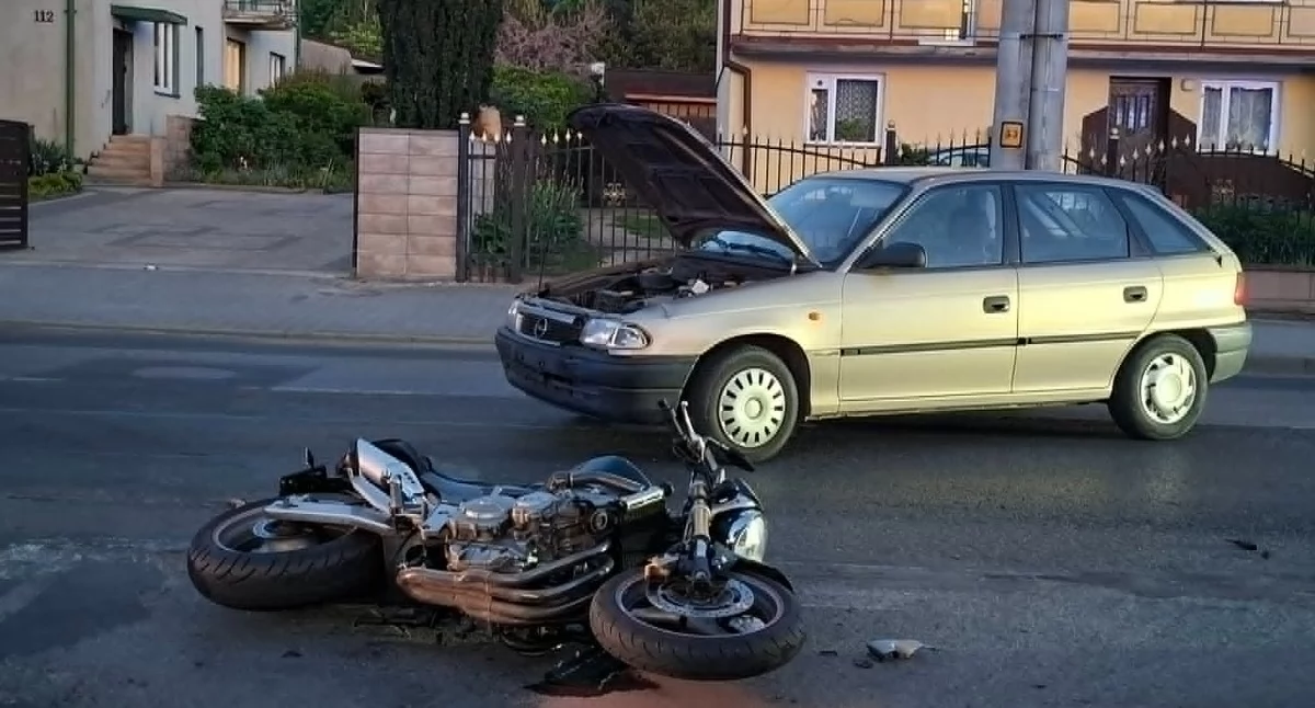 Na zdjęciu: Kierowca Opla skręcał