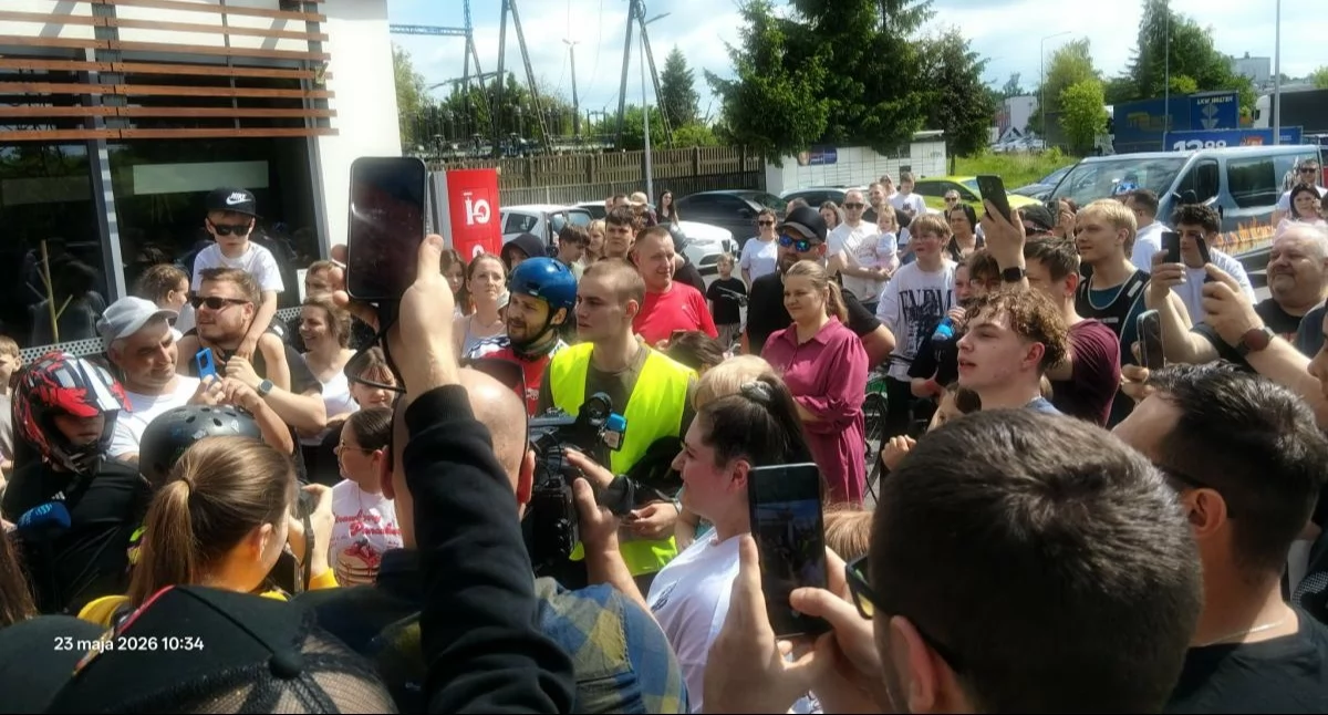 Na zdjęciu: Łatwogang przejechał rowerem z Zakopanego do Gdańska, dla chłopca z DMD 