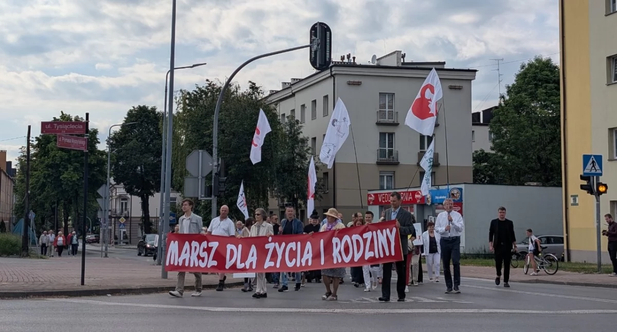 Na zdjęciu: Uczestnicy marszu przeszli ulicami Radomska
