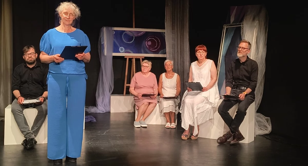 Na zdjęciu: Recytatorzy Sceny Poezji w spektaklu wyreżyserowanym przez Małgorzatę Wesołowską, fot. Aneta Kucharska
