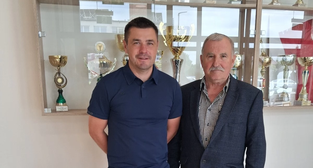 Piłka nożna, Świt Kamieńsk Sportowy jubileusz Przemysława Olejnika - zdjęcie, fotografia