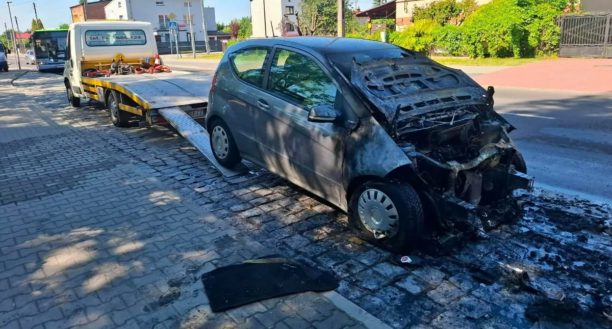 Na zdjęciu: Mercedes doszczętnie spłonął, fot. nadesłane