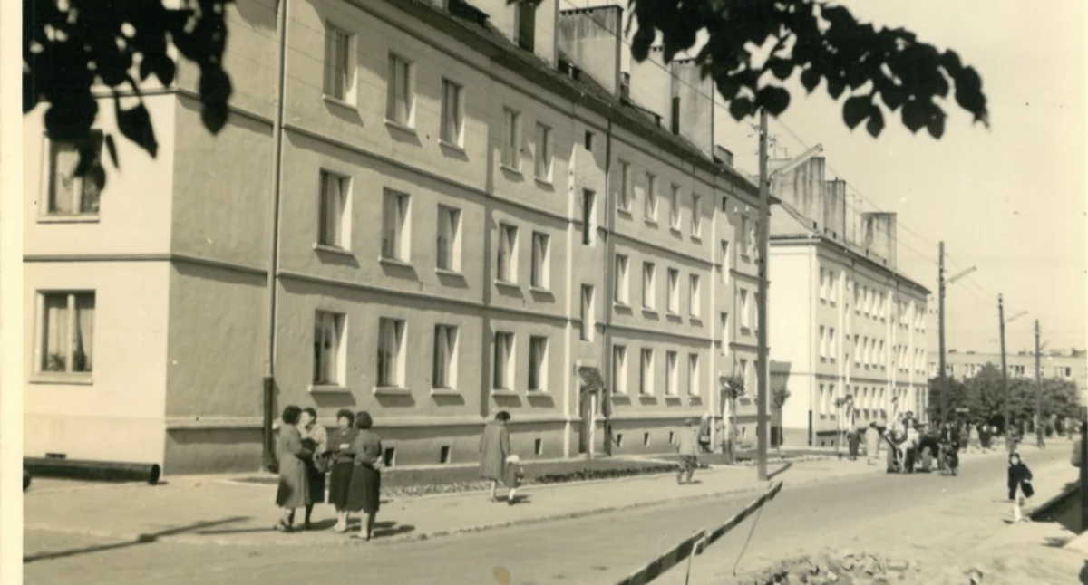 Na zdjęciu: Bloki na ul. 1 Maja (obecnie Prymasa Wyszyńskiego). Lata 60