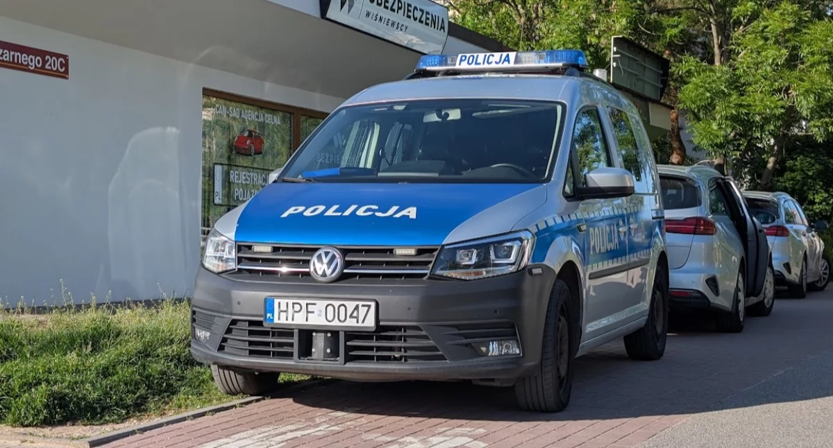 Na zdjęciu: Policjanci i funkcjonariusze KAS zamknęli punkt przy Leszka Czarnego