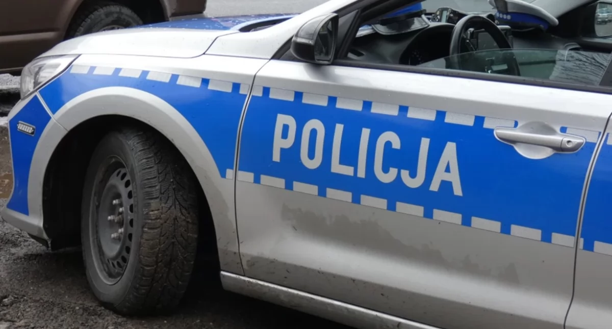 Na zdjęciu radiowóz