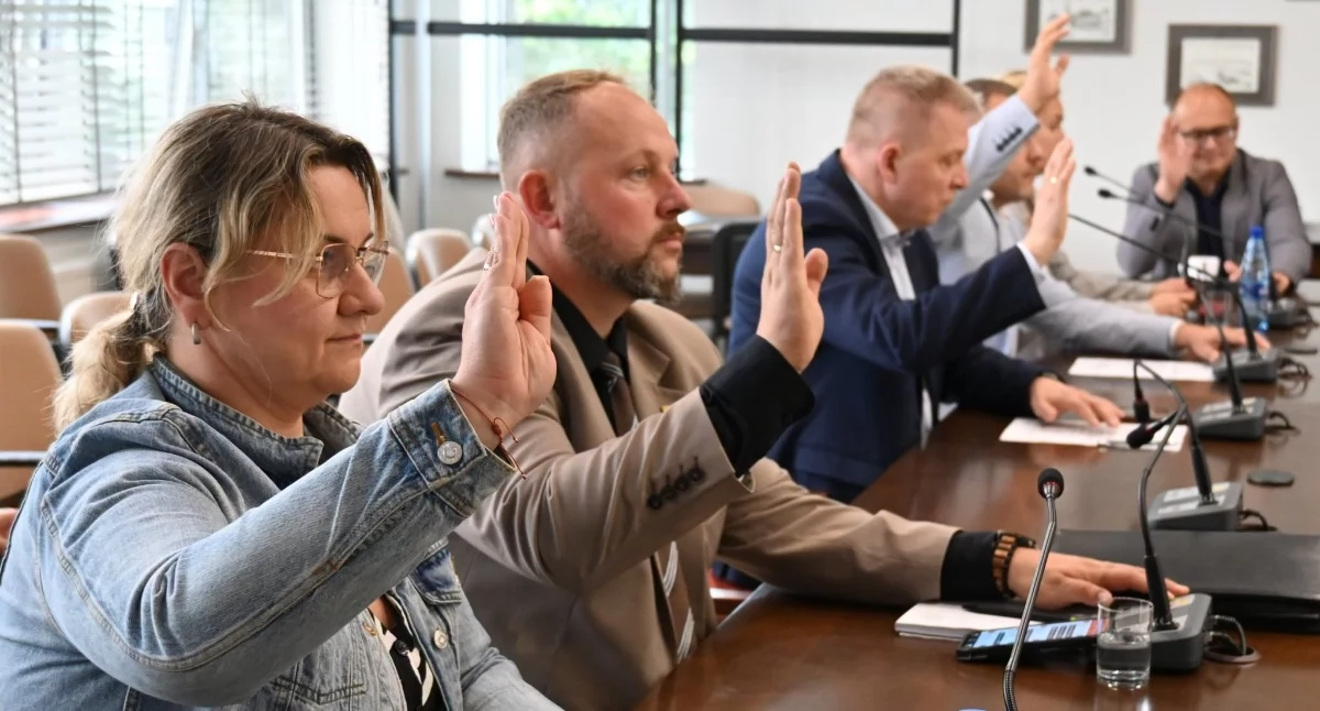 Na zdjęciu: Radni zebrali się w poniedziałek, fot. Facebook/Powiat Radomszczański