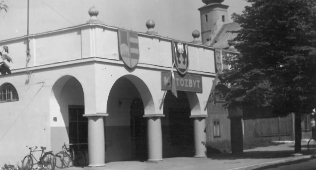 Na zdjęciu: Motozbyt przy ul. Narutowicza, lata 70. Zbiory muzeum