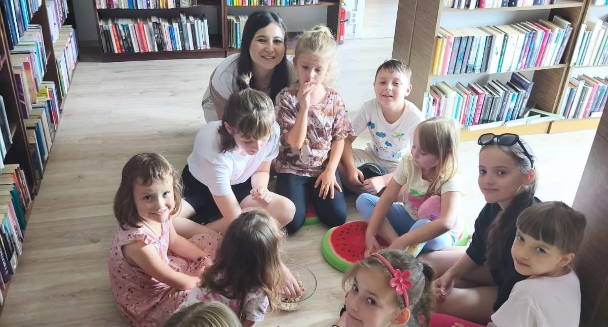 Na zdjęciu: „Letnie czary-mary” przyciągnęły dzieci, fot. Facebook/Miejska Biblioteka Publiczna Radomsko