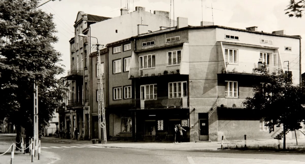 Na zdjęciu: Ulica Reymonta - sklep rybny, rok 1988