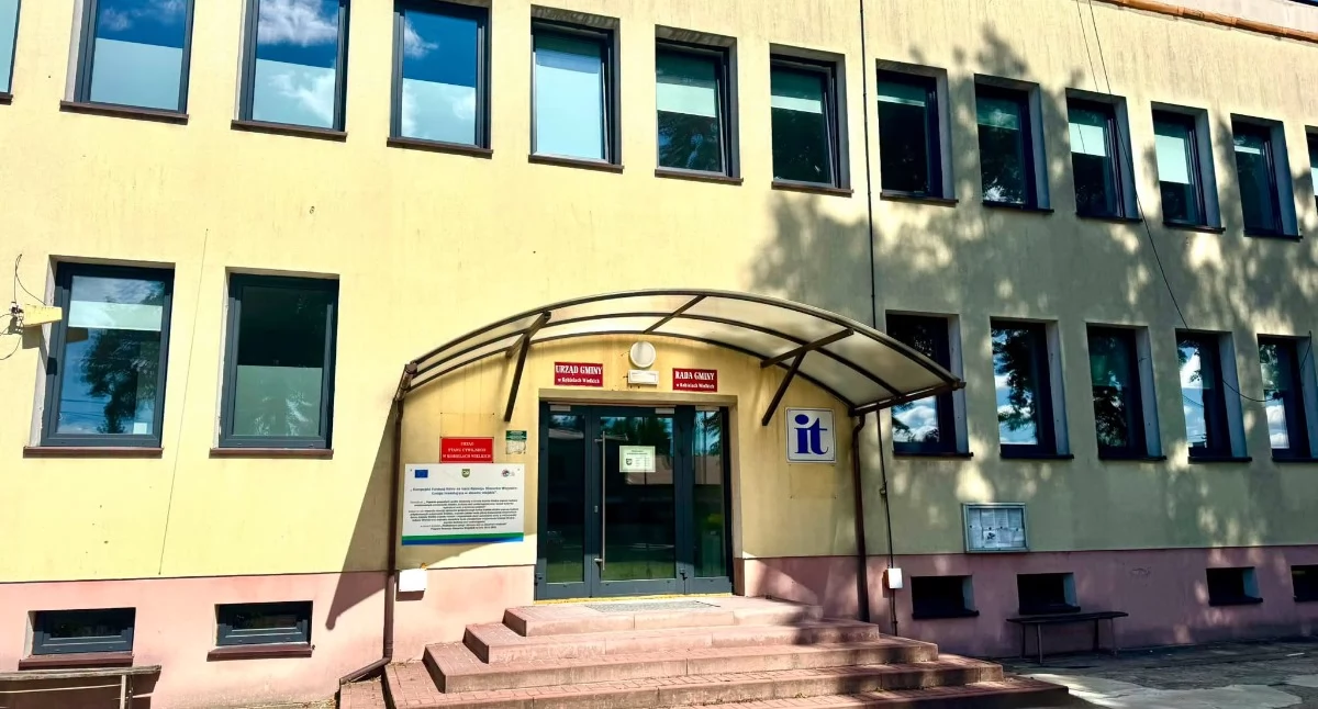 Na zdjęciu: Remont budynku dobiega końca, fot. Facebook/Gmina Kobiele Wielkie